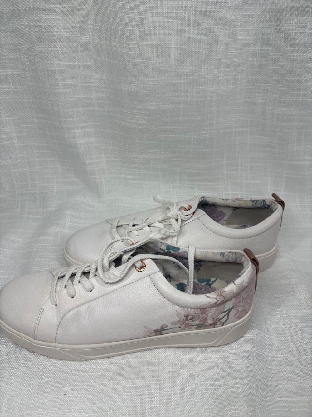 COUGAR BLOOM Leather Tennis Shoe Sneakers Sz 10 Floral Cherry Blossoms White